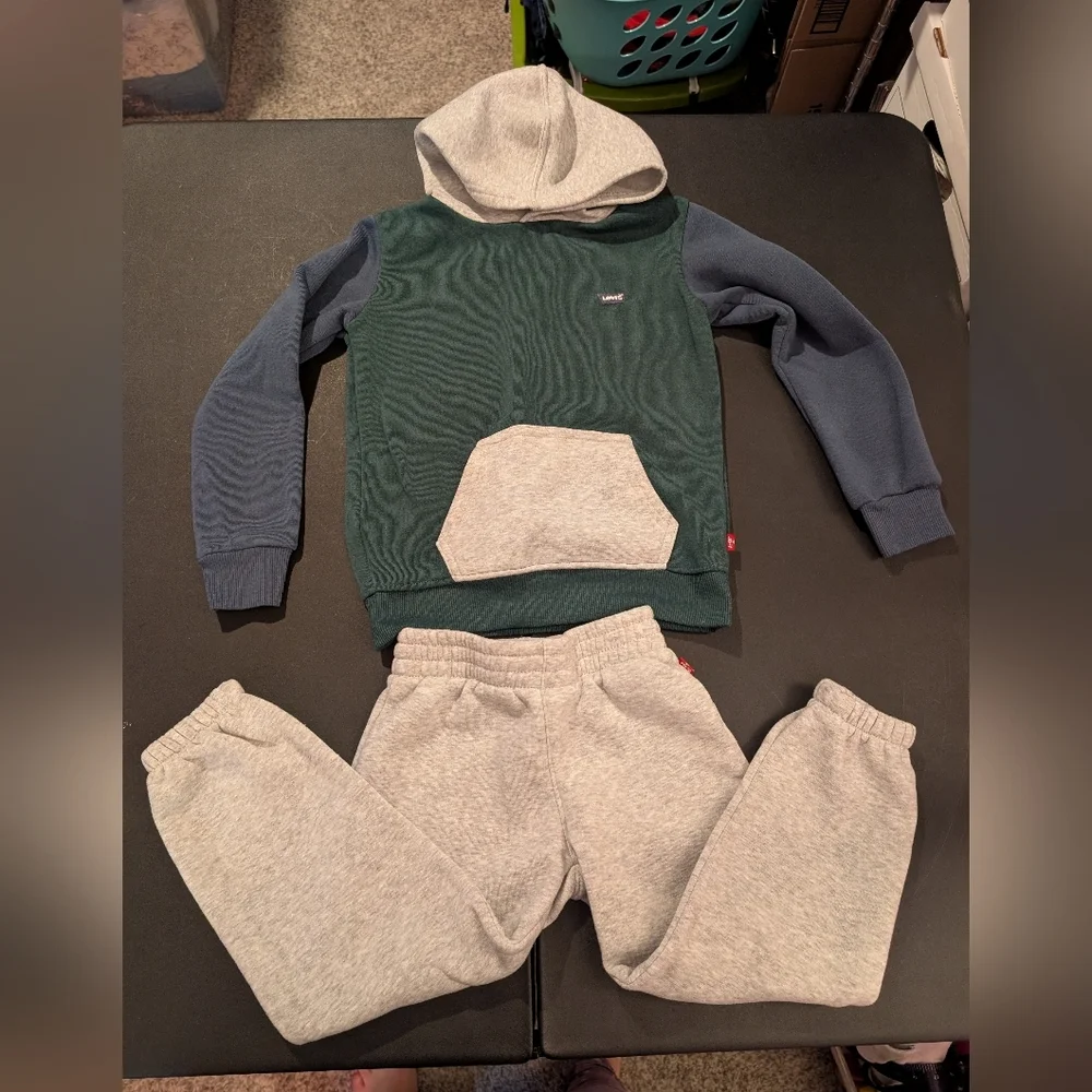 Levi's Little Kid Color Block Long-Sleeve Hoodie & Joggers in Size 4 (XS)